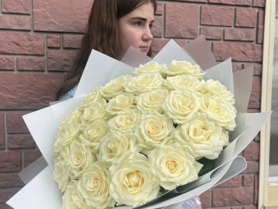 Букет из 25-ти белых роз «Роскошь чистоты»