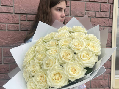 Букет из 25-ти белых роз «Роскошь чистоты»