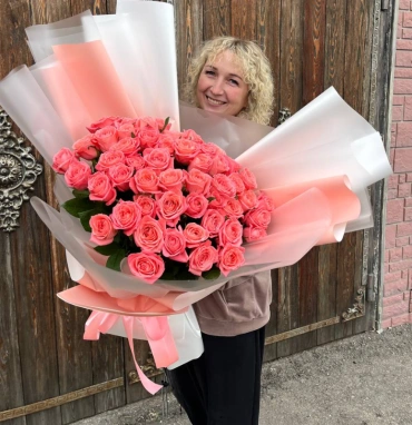 Букет из 51 розы «коралловый блеск»