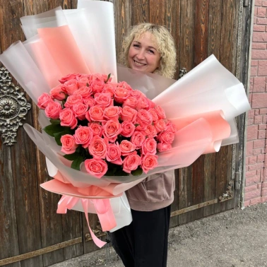 Букет из 51 розы «коралловый блеск»
