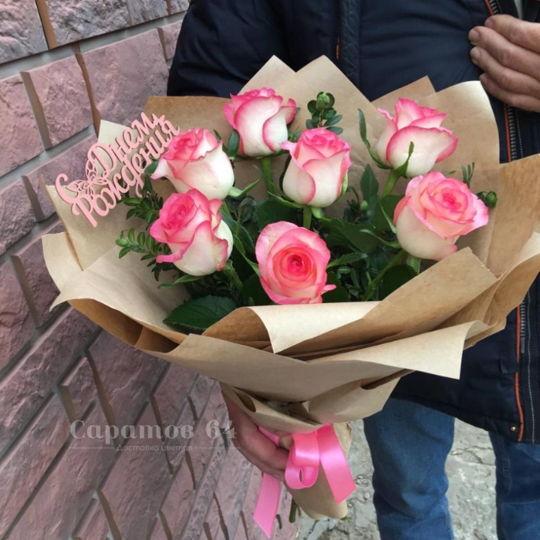 Букет 7 роз в крафте &laquo;привет&raquo;