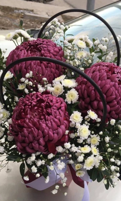 Цветочная композиция в сумочке «пурпурная радость»