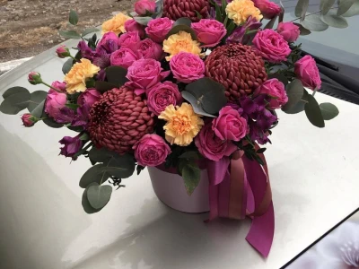 Цветы в шляпной коробке «осенняя роскошь»