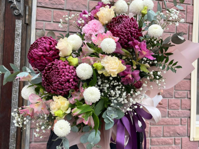 Цветы в коробке «Сиреневые тона»