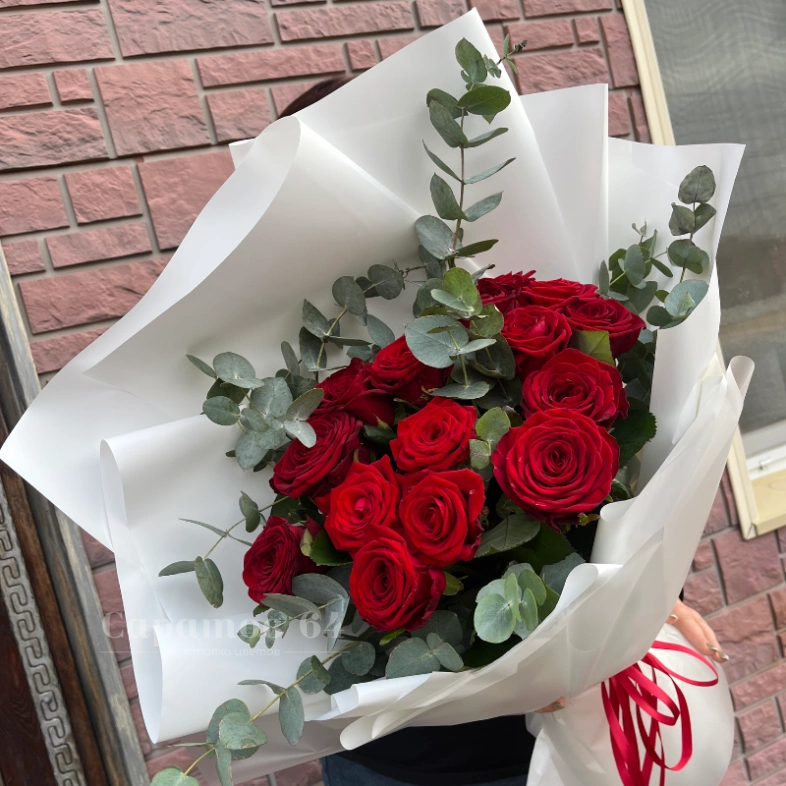 Букет алых роз для любимой