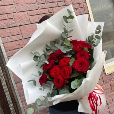 Букет алых роз для любимой