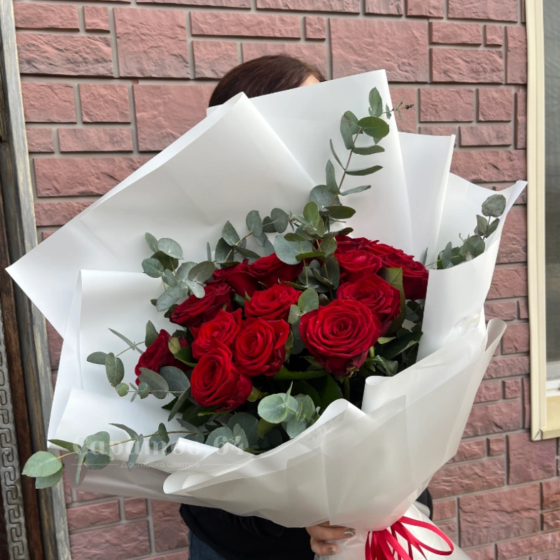 Букет алых роз для любимой