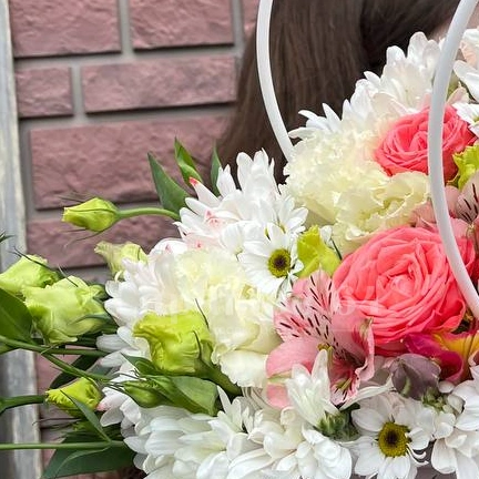 Цветочная композиция в сумочке &laquo;розовые розы&raquo;