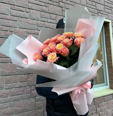 Букет из 15-ти роз «Персиковый рассвет»