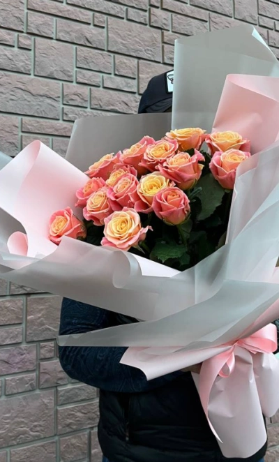 Букет из 15-ти роз «Персиковый рассвет»