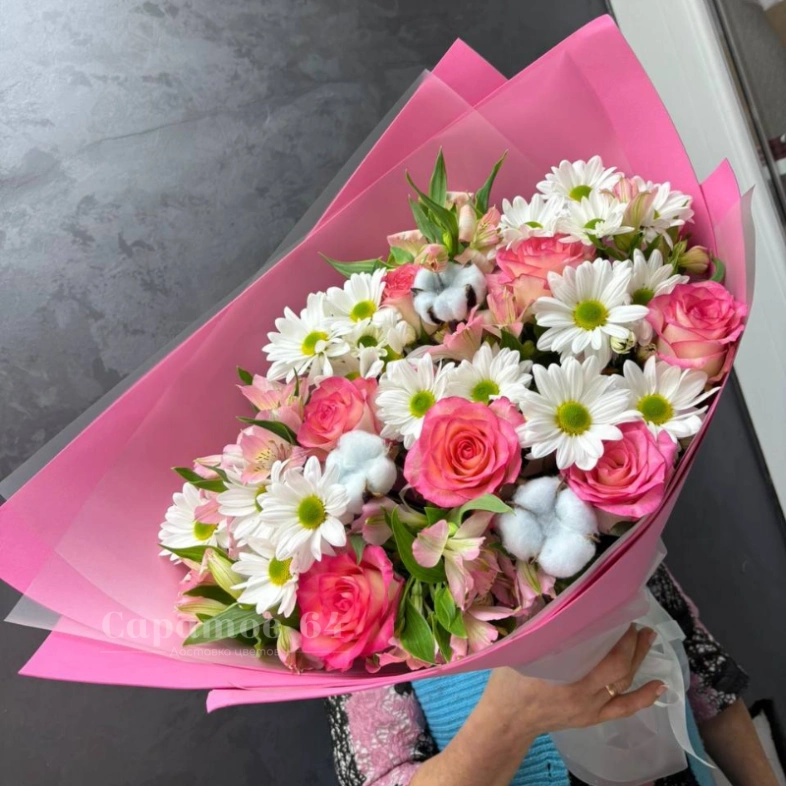 Букет с альстромериями и розами &laquo;ароматы лета&raquo;