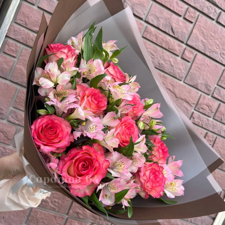 Букет из роз и альстромерий &laquo;Розовый закат&raquo;