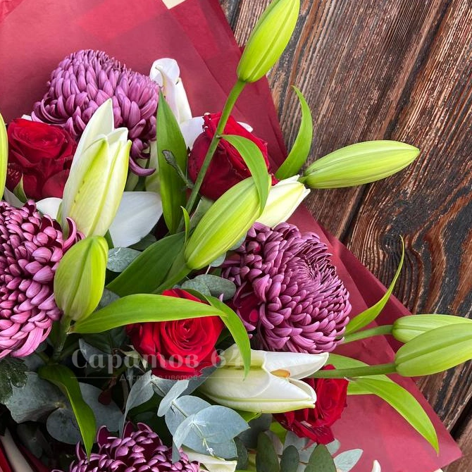 Букет с лилиями и хризантемой &laquo;магический аромат&raquo;