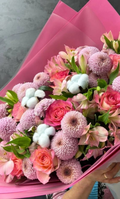 Букет с розами, хризантемами и альстромериями «облако счастья»