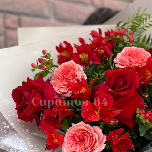 Букет с пионовидной розой &laquo;Рождественский&raquo;