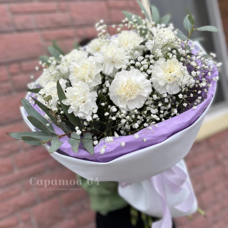 Букет с гвоздиками &laquo;невесомость&raquo;