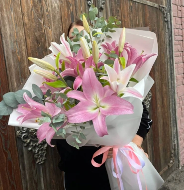 Букет из лилий «Династия»