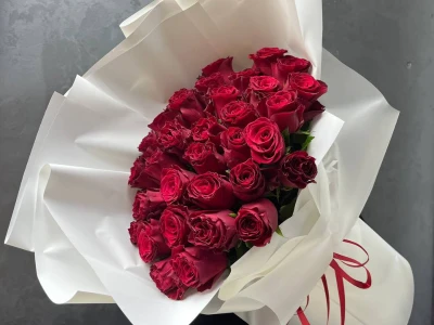 Букет из 35-ти красных роз «гостья»