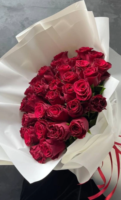 Букет из 35-ти красных роз «гостья»