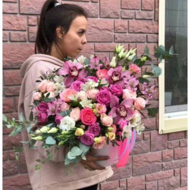 Композиция в шляпной коробке «орхидея»