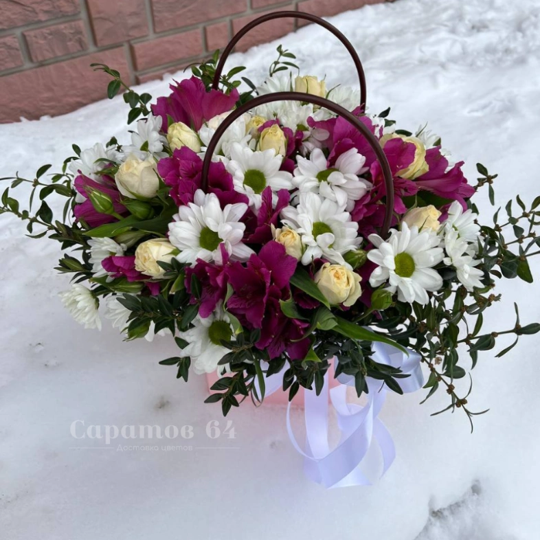 Цветы в сумочке &laquo;яркий комплимент&raquo;