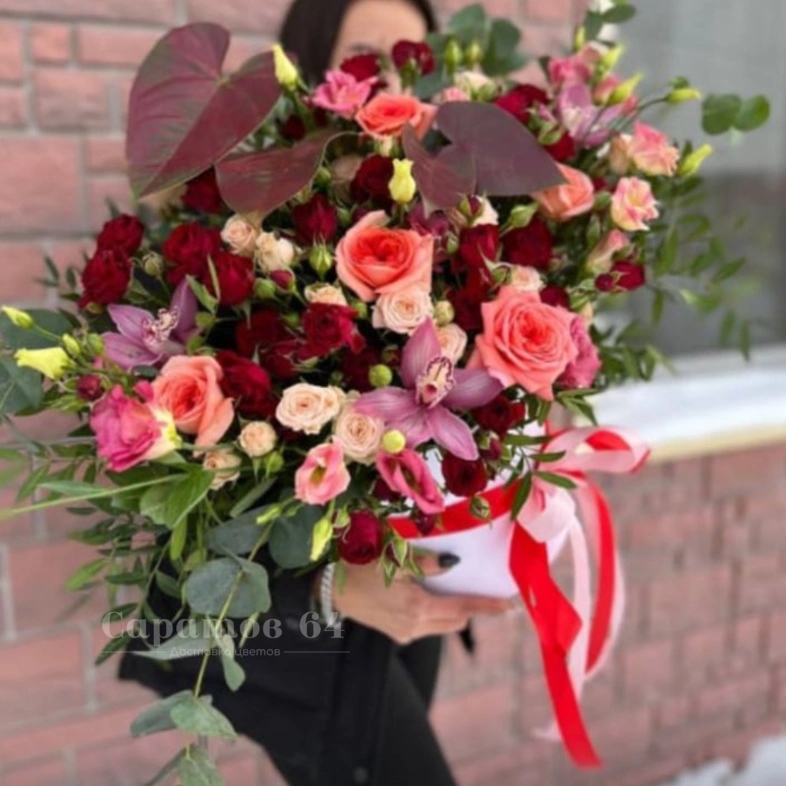 Композиция в шляпной коробке &laquo;антуриумы&raquo;