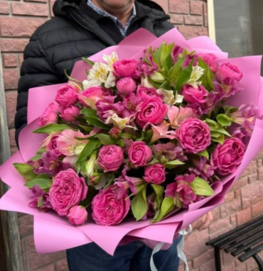 Букет мисти баблс с альстромерией 