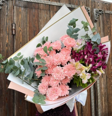 Сборный букет «малиновый капкейк»