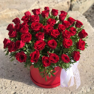 Композиция в шляпной коробке «красота розы»