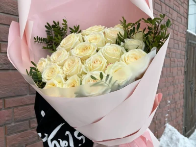 Букет «19 белых роз»