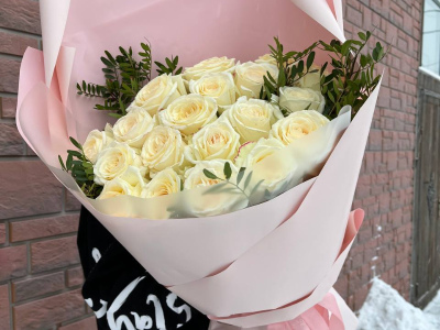 Букет «19 белых роз»