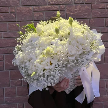 Композиция в коробке «белоснежная трапеция»