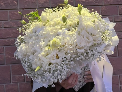 Композиция в коробке «белоснежная трапеция»