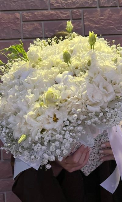 Композиция в коробке «белоснежная трапеция»