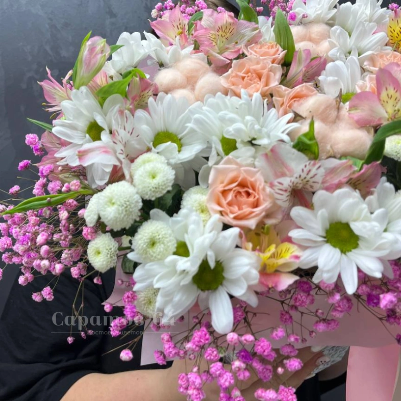 Композиция &laquo;розовое на белом&raquo;