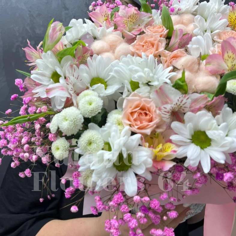 Композиция &laquo;розовое на белом&raquo;