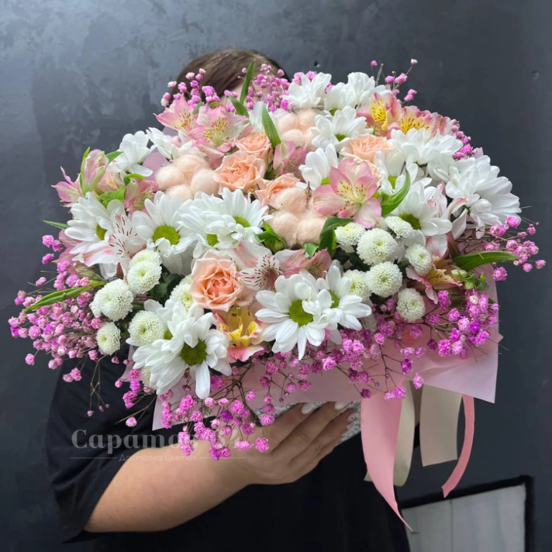 Композиция &laquo;розовое на белом&raquo;