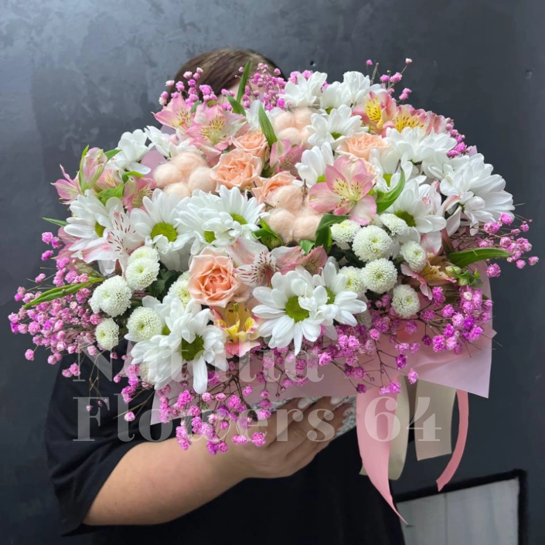 Композиция &laquo;розовое на белом&raquo;