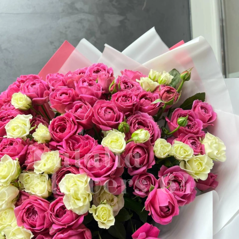 Букет из роз &laquo;неоновый пион&raquo;