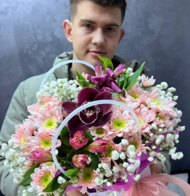 Сумочка с орхидеей, хризантемами и гипсофилой