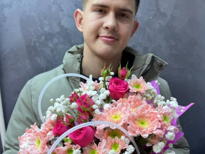 Сумочка с кустовой розой, хризантемами и гипсофилой