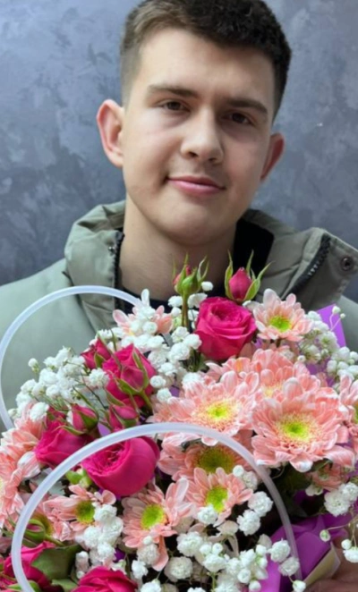 Сумочка с кустовой розой, хризантемами и гипсофилой