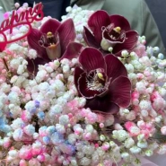 Гипсофила с орхидеей в шляпной коробке  2