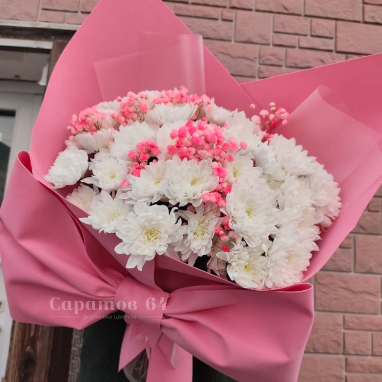 Букет с хризантемами и гипсофилой &laquo;Барби&raquo;