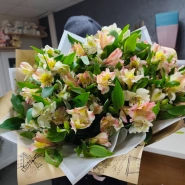 Букет с альстромерией микс 2