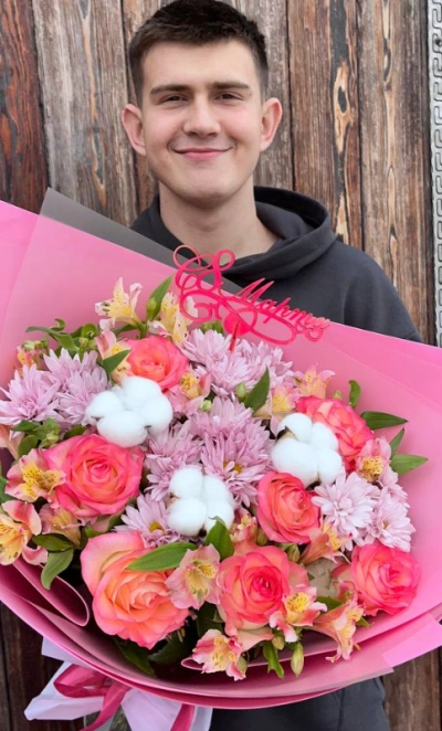 Букет с розами, хризантемой и альстромерией 