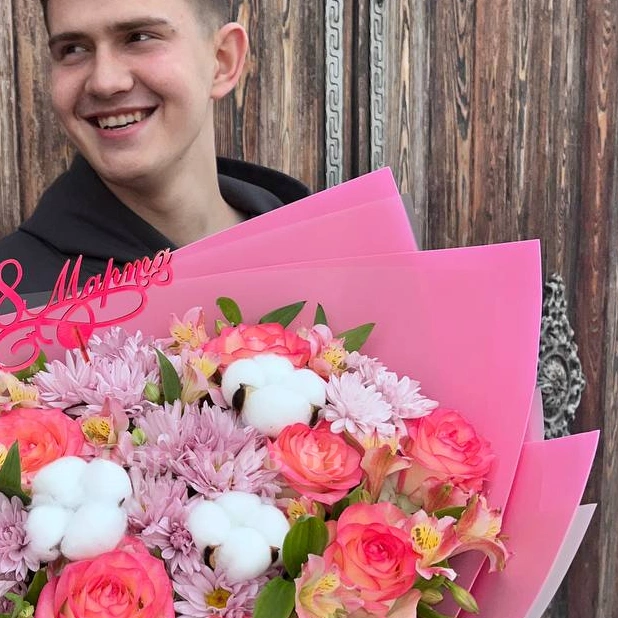 Букет с розами, хризантемой и альстромерией 