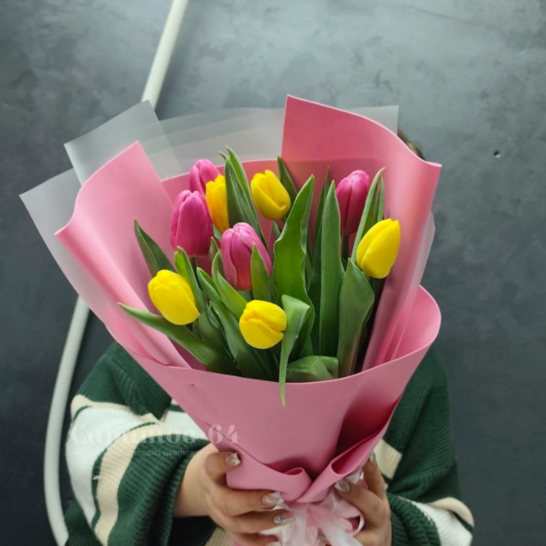 9 тюльпанов микс в розовой упаковке