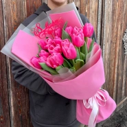 15 розовых тюльпанов в розовом оформлении  1
