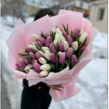 Нежный микс из 55 тюльпанов